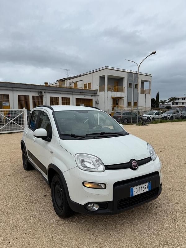 Usata Fiat Panda 4x4 S 95 CV (69 kW) 2016 Bianco Utilitaria