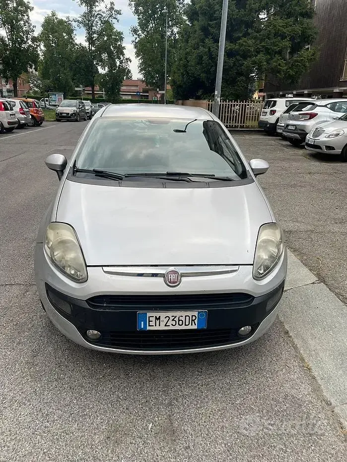 Usata Fiat Punto Evo 69 CV (50 kW) 2012 Grigio Utilitaria