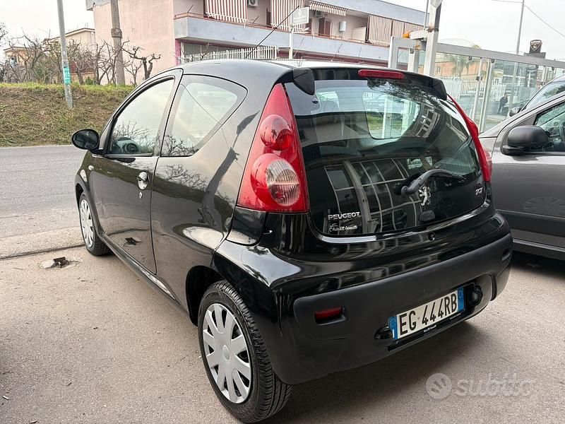 Usata Peugeot 107 68 CV (50 kW) 2010 Nero Utilitaria