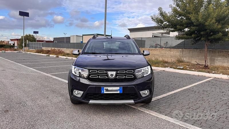 Grigio Usata 2020 Dacia Sandero Comfort Tre volumi | 10.600 € (Buon prezzo) - Immagine 1/4
