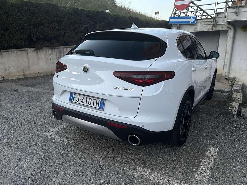 Usata Alfa Romeo Stelvio Executive 209 CV (153 kW) 2017 Bianco SUV
