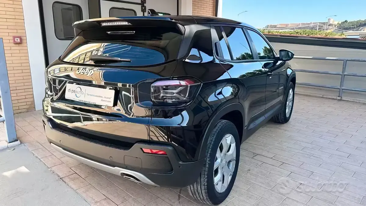Usata Jeep Avenger Altitude 101 CV (74 kW) 2024 Nero SUV