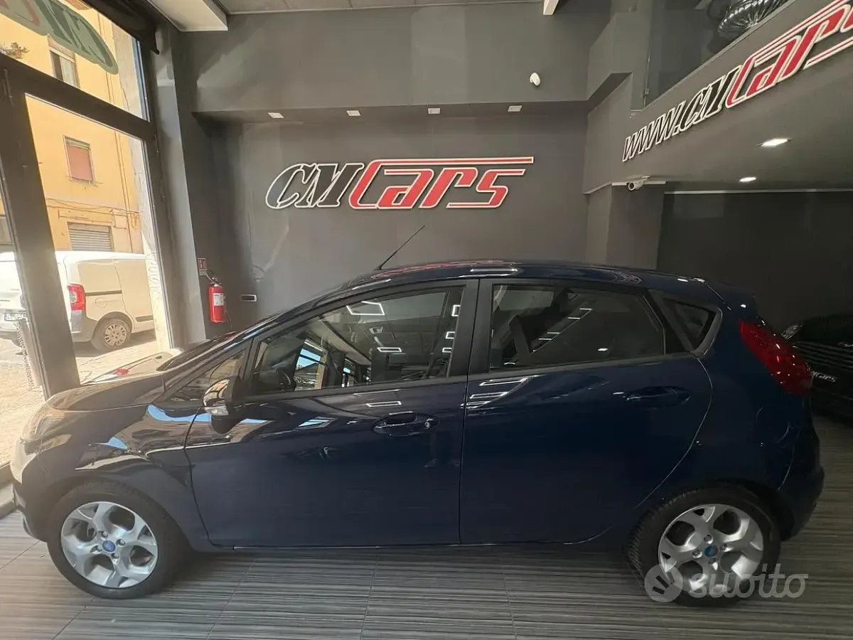 Usata Ford Fiesta Business Edition 70 CV (51 kW) 2011 Bluazzurro Berlina