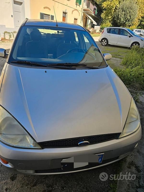 Usata Ford Focus Zetec 101 CV (74 kW) 2000 Grigio Berlina
