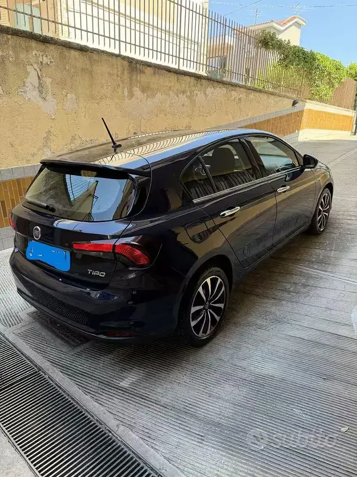 Usata Fiat Tipo Lounge 95 CV (69 kW) 2019 Bluazzurro Berlina