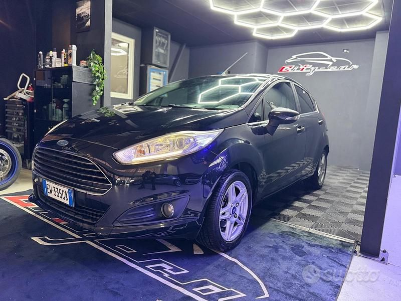 Usata Ford Fiesta 75 CV (55 kW) 2014 Nero Utilitaria
