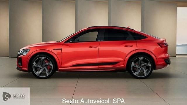 Usata Audi SQ8 e-tron Ambiente 369 kW (503 CV) 2024 Rosso soneira metallizzato SUV