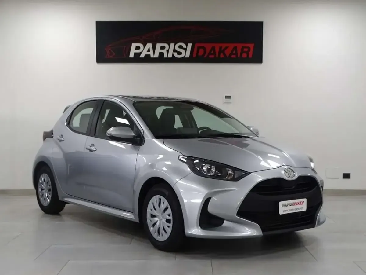 Nuova Toyota Yaris Hybrid Active 92 CV (67 kW) 2026 Argento Berlina