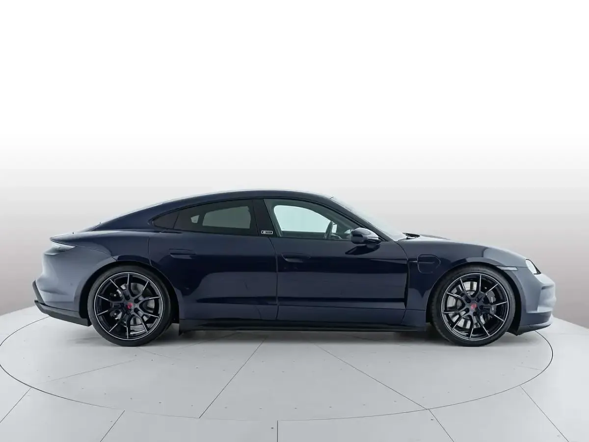 Nuova Porsche Taycan 4S 400 kW (544 CV) 2026 Colore su campione Berlina
