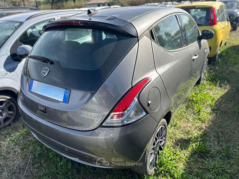 Usata Lancia Ypsilon S 70 CV (51 kW) 2024 Grigio Utilitaria