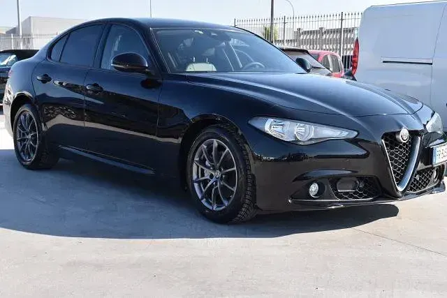 Usata Alfa Romeo Giulia Super 179 CV (131 kW) 2018 Nero Berlina