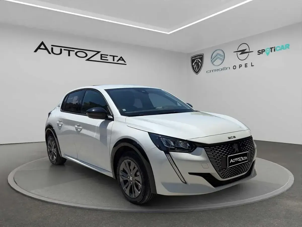 Usata Peugeot e-208 Allure 56 kW (77 CV) 2022 Bianco Utilitaria