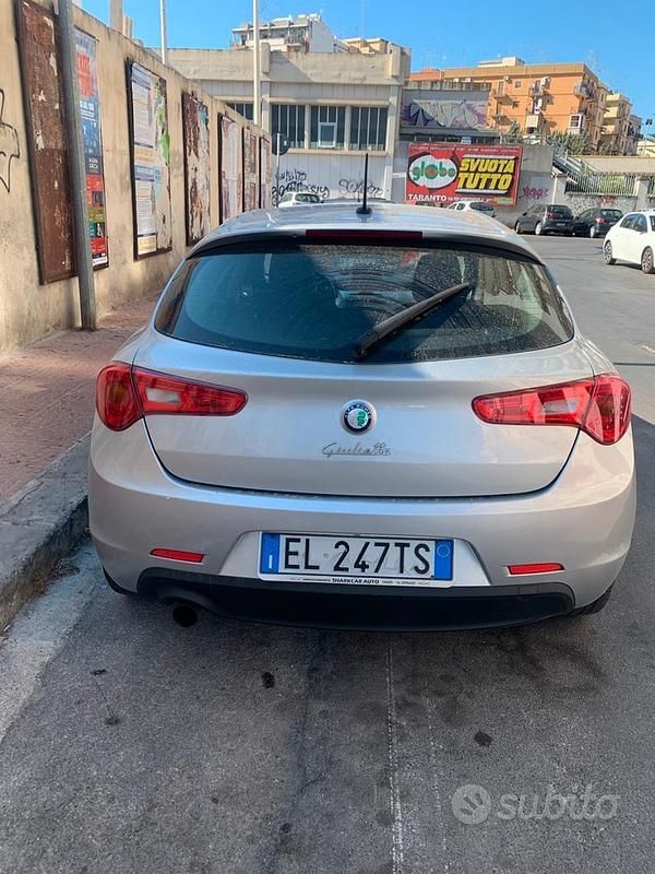 Usata Alfa Romeo Giulietta 105 CV (77 kW) 2012 Grigio Utilitaria