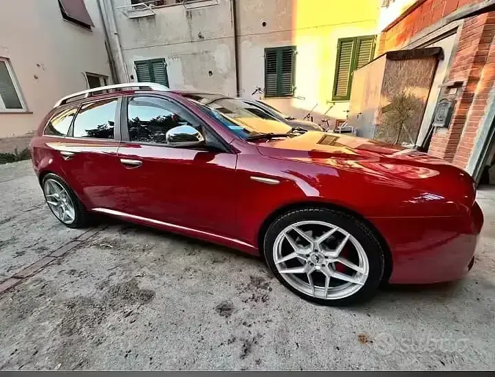 Usata Alfa Romeo 159 140 CV (102 kW) 2011 Rosso Station wagon