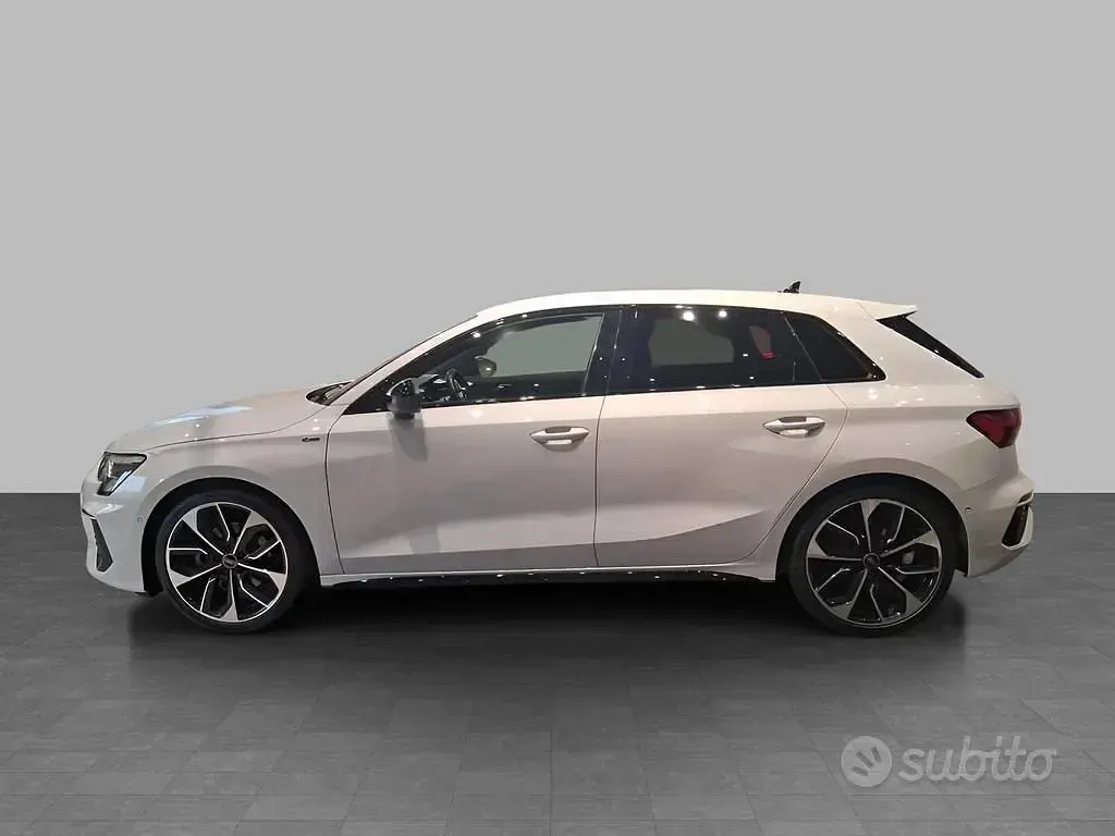 Usata Audi A3 S-Line 150 CV (110 kW) 2024 Bianco ghiacciaio metallizzato Berlina