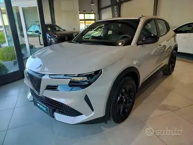 Käytetty Alfa Romeo Junior 136 HP (100 kW) 2025 Peessi Katumaasturi