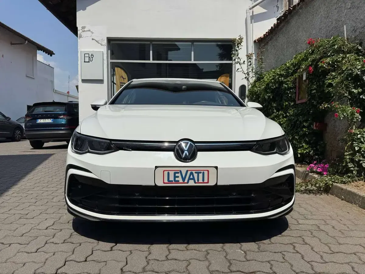 Usata VW Golf VIII R-line 150 CV (110 kW) 2022 Bianco Berlina
