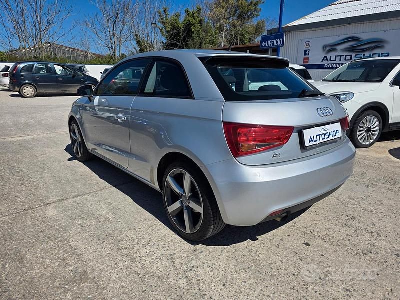 Usata Audi A1 Ambition 105 CV (77 kW) 2011 Grigio Utilitaria