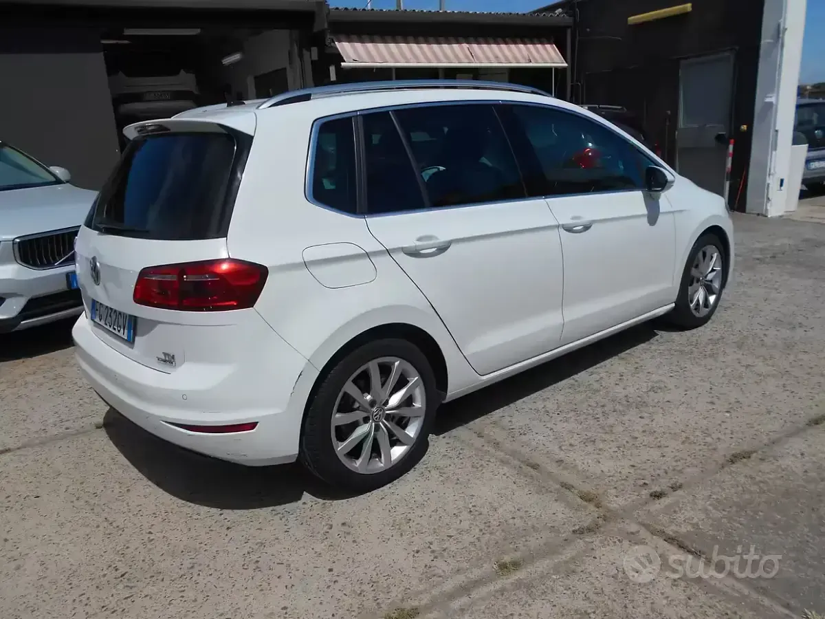 Usata VW Golf Sportsvan Executive 110 CV (80 kW) 2016 Bianco Monovolume