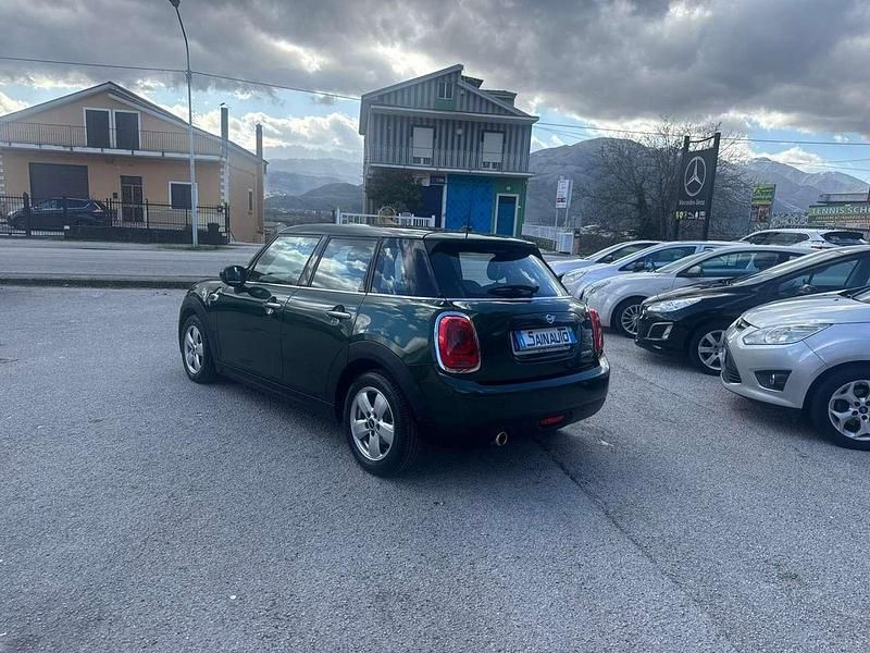 Usata Mini Cooper D 116 CV (85 kW) 2018 Verde Utilitaria