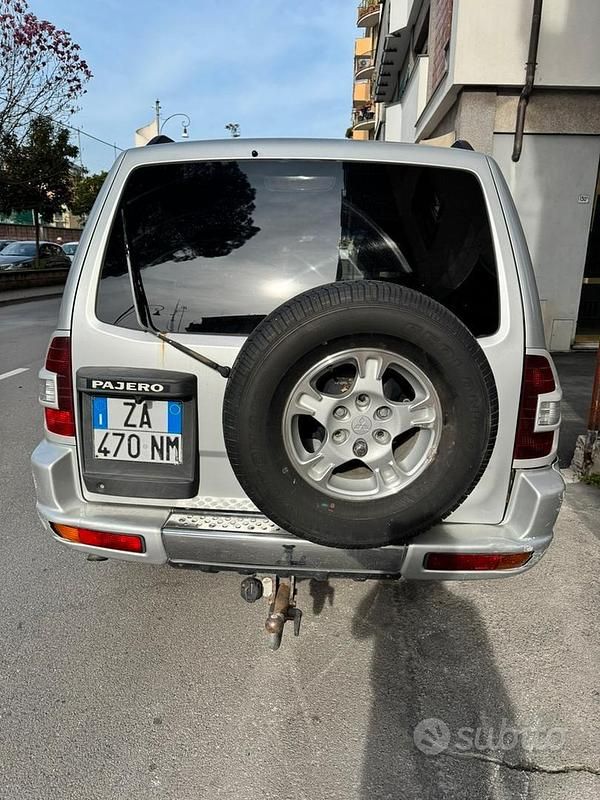 Usata Mitsubishi Pajero 160 CV (117 kW) 2002 Grigio SUV