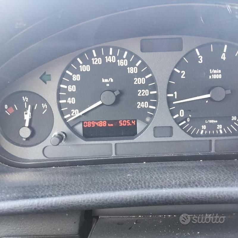 Usata BMW 320 Cabriolet Efficient Dynamics 150 CV (110 kW) 1995 Bianco Cabrio