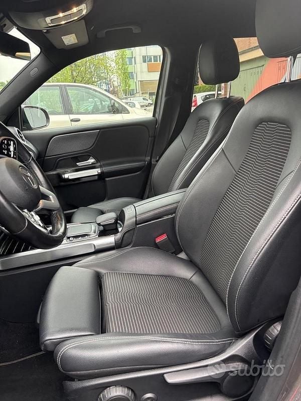 Usata Mercedes GLB200 150 CV (110 kW) 2022 Grigio SUV