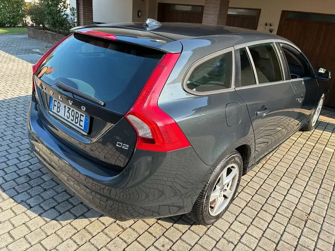 Usata Volvo V60 R-Design Kinetic 114 CV (83 kW) 2015 Station wagon