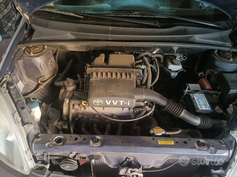 Usata Toyota Yaris 68 CV (50 kW) 2002 Blu/azzurro Berlina