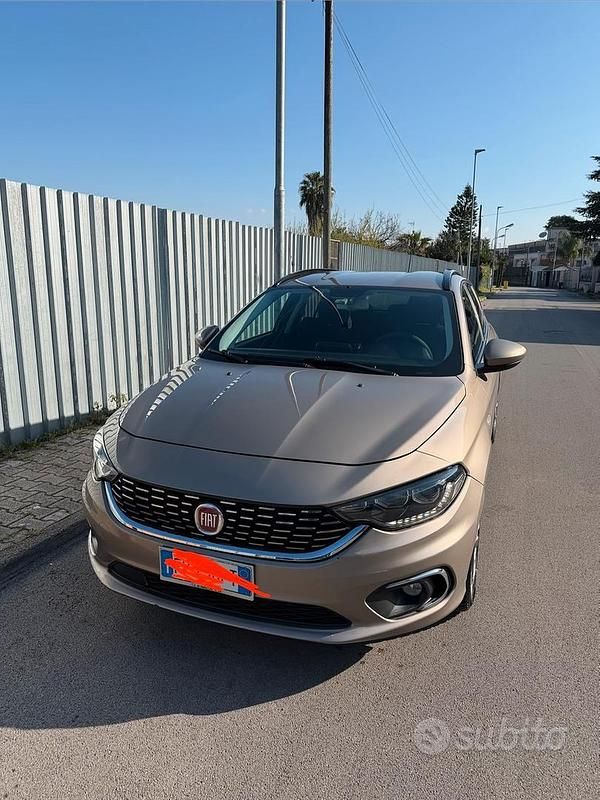 Usata Fiat Tipo Wagon 120 CV (88 kW) 2018 Marrone Station wagon