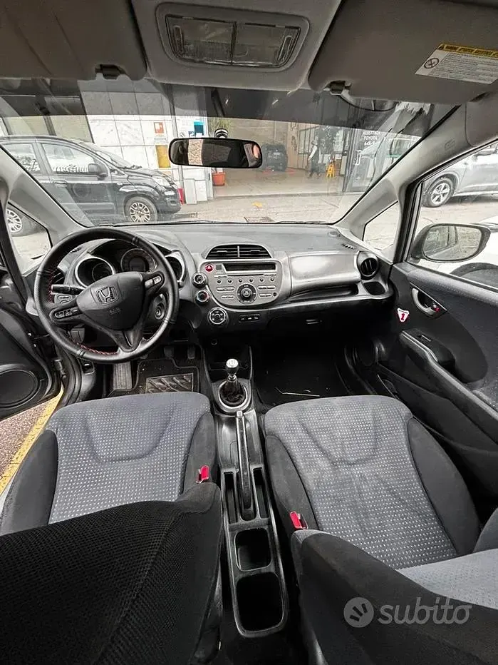 Usata Honda Jazz 90 CV (66 kW) 2010 Grigio Utilitaria