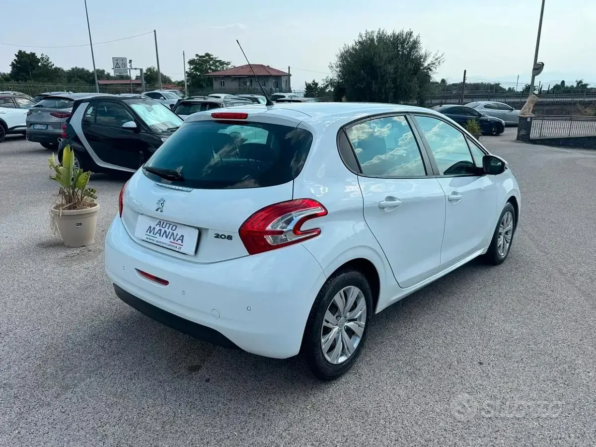 Usata Peugeot 208 68 CV (50 kW) 2015 Bianco Utilitaria