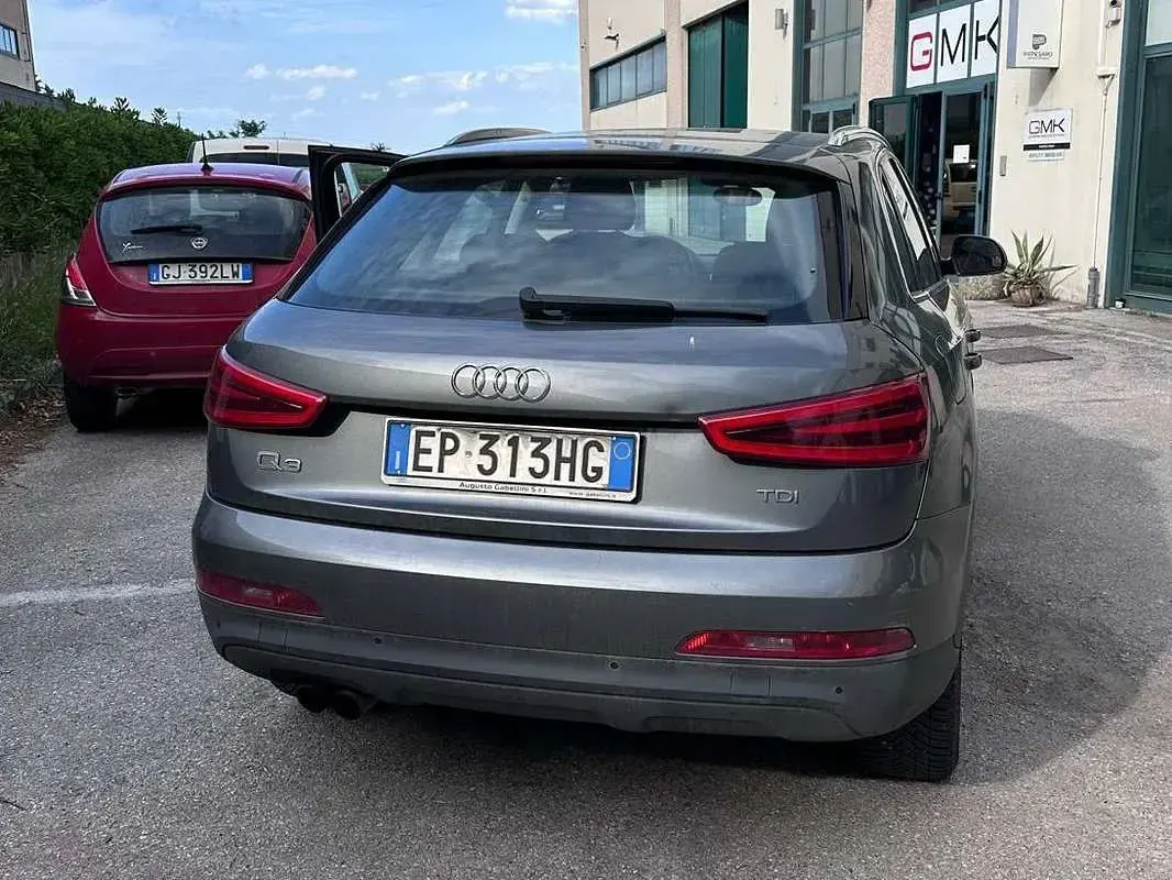 Usata Audi Q3 Advanced Plus 140 CV (102 kW) 2012 Nero SUV