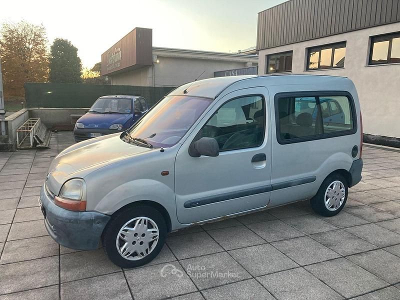 Usata Renault Kangoo 75 CV (55 kW) 1999 Argento Monovolume