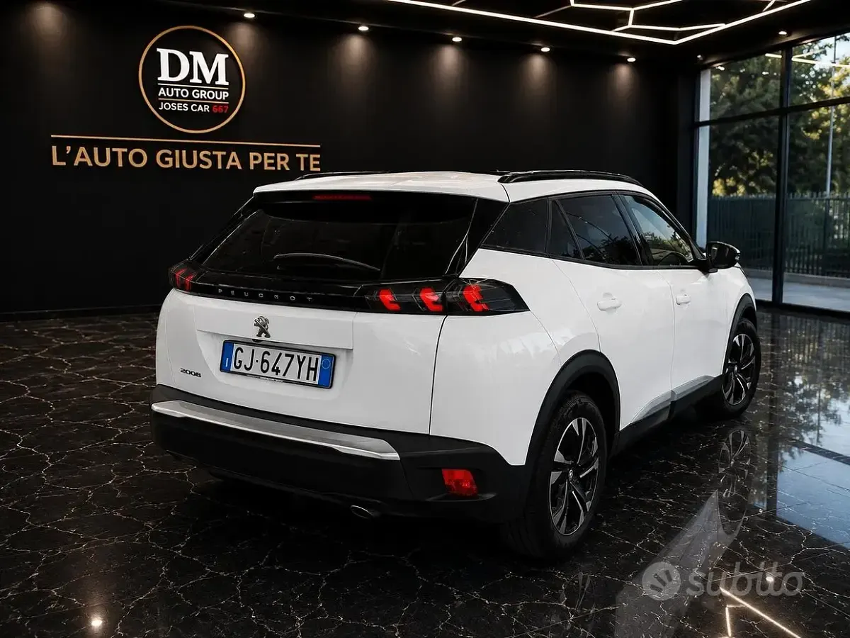 Usata Peugeot 2008 Allure 131 CV (96 kW) 2022 Bianco SUV