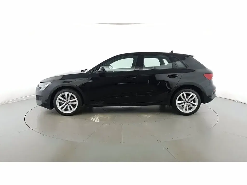 Usata Audi A3 Sportback e-tron Business 204 CV (150 kW) 2024 Nero mito metallizzato Utilitaria