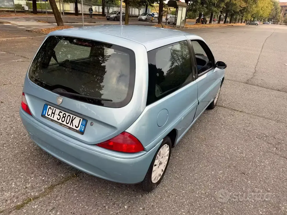 Usata Lancia Ypsilon 60 CV (44 kW) 2003 Blu Utilitaria