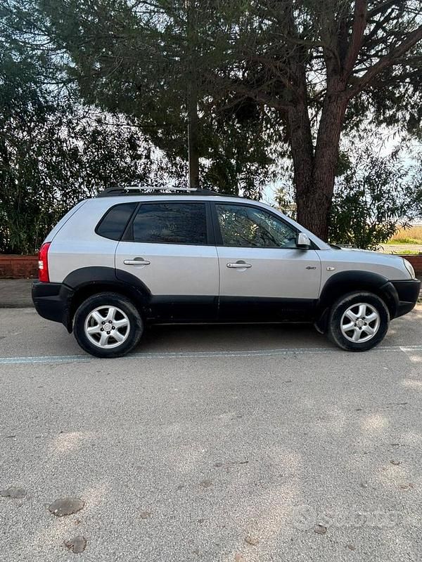 Usata Hyundai Tucson 112 CV (82 kW) 2005 Grigio SUV