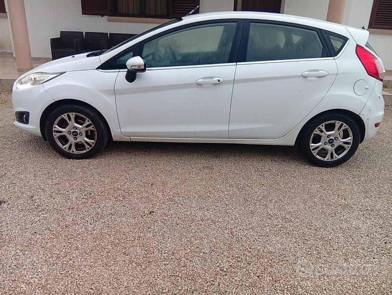 Usata Ford Fiesta 75 CV (55 kW) 2014 Utilitaria