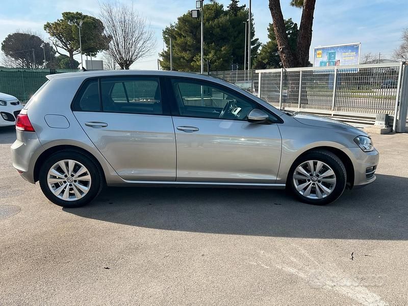 Usata VW Golf VII Highline 110 CV (80 kW) 2016 Grigio Berlina