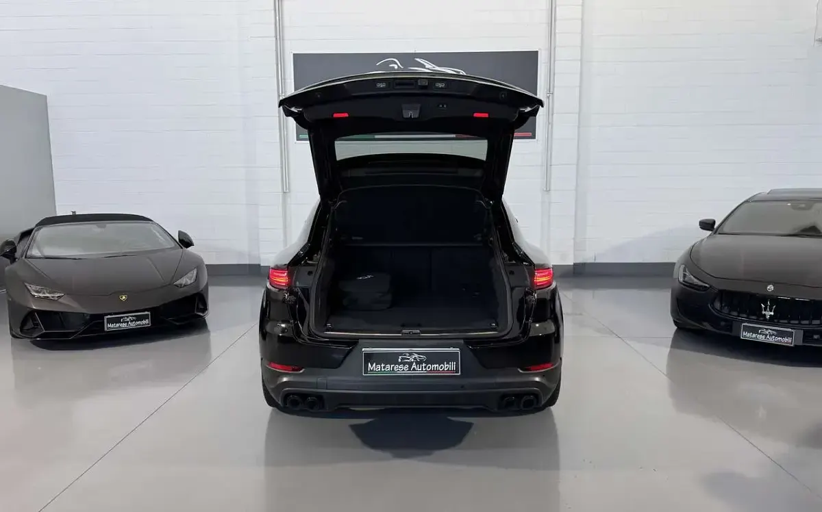 Usata Porsche Cayenne Chrono 462 CV (339 kW) 2023 Schwarz SUV