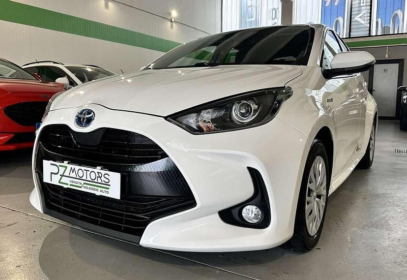 Usata Toyota Yaris Hybrid Business Edition 92 CV (67 kW) 2022 Bianco Berlina