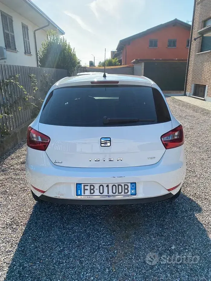 Usata Seat Ibiza CONNECT 75 CV (55 kW) 2015 Bianco Berlina