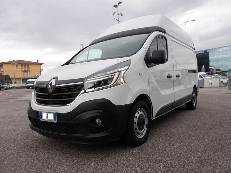 Usata Renault Trafic 145 CV (106 kW) 2021 Bianco / pastello Monovolume
