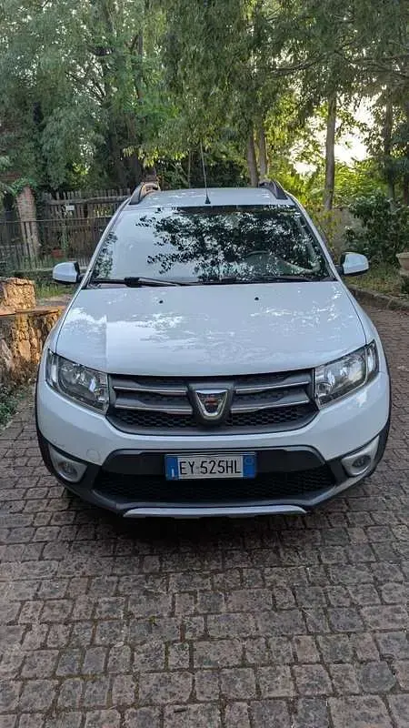 Usata Dacia Sandero Prestige 90 CV (66 kW) 2015 Berlina