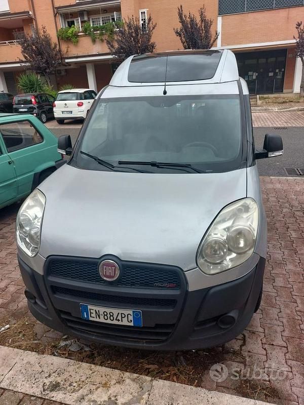 Usata Fiat Doblò 100 CV (73 kW) 2012 Grigio Monovolume