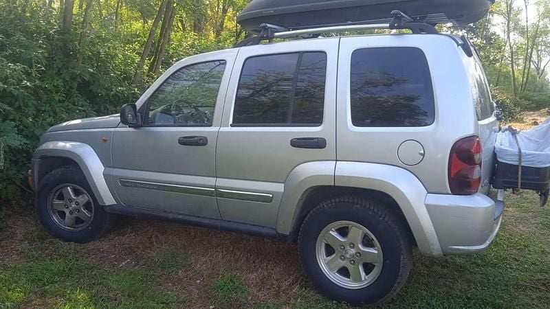 Usata Jeep Cherokee Limited 163 CV (119 kW) 2005 Argento SUV