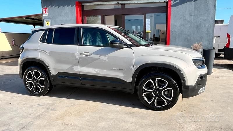 Usata Jeep Avenger 101 CV (74 kW) 2024 Gray SUV