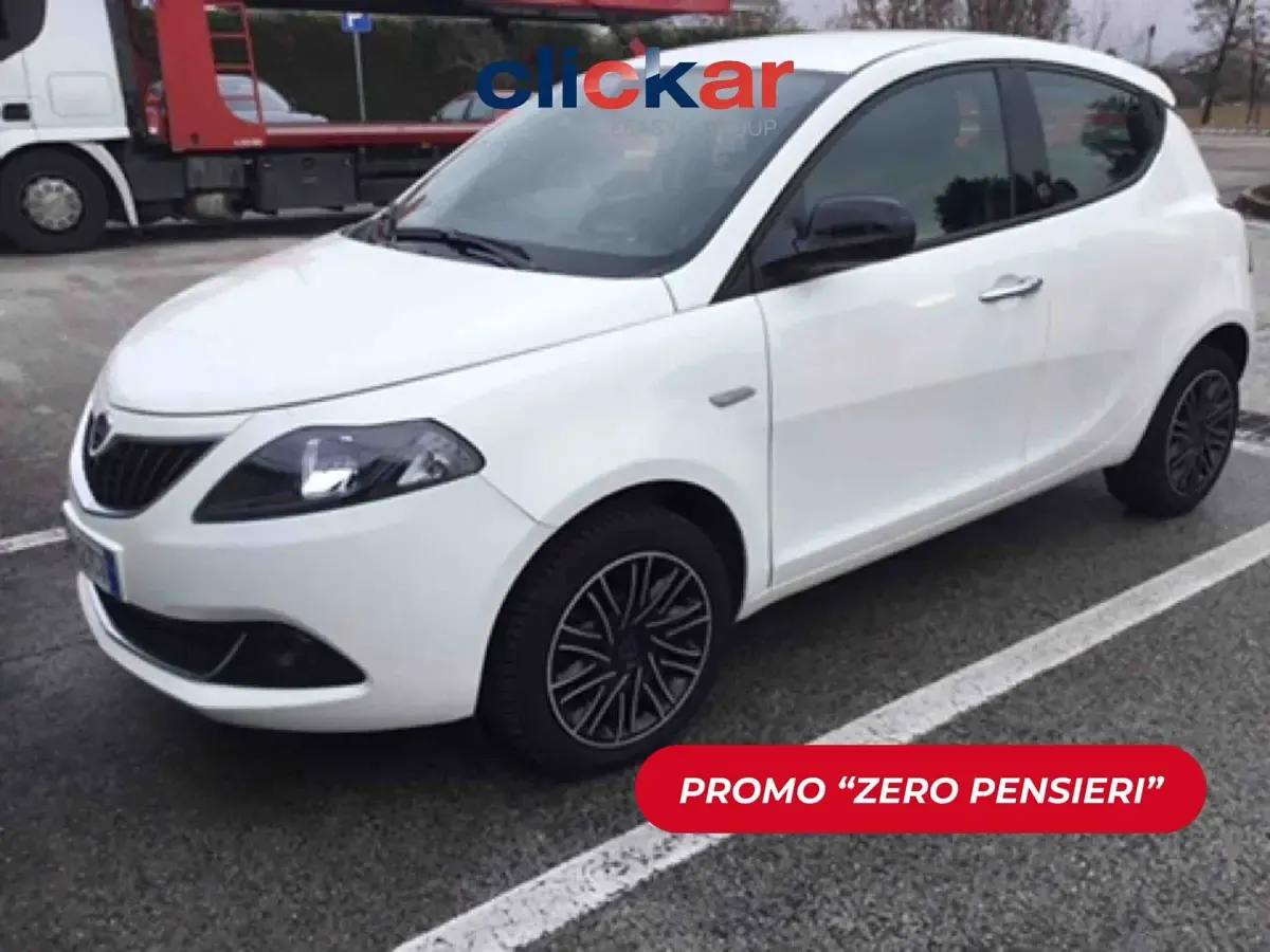 Begagnad Lancia Ypsilon Gold 69 HK (50 kW) 2021 Halvkombi