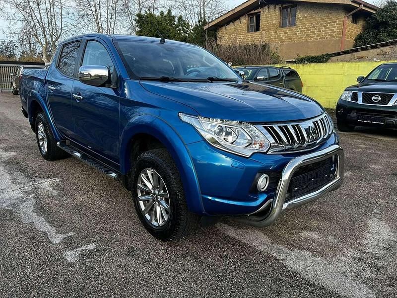 Usata Mitsubishi L200 181 CV (133 kW) 2016 Blu/azzurro Pick-up